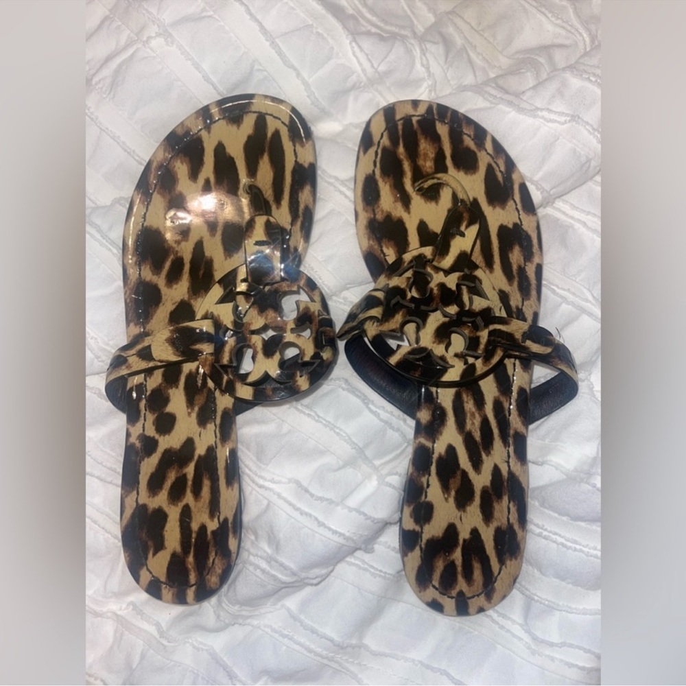 COPY - Leopard print Tory Burch sandals size 9. Comes with dust bag.